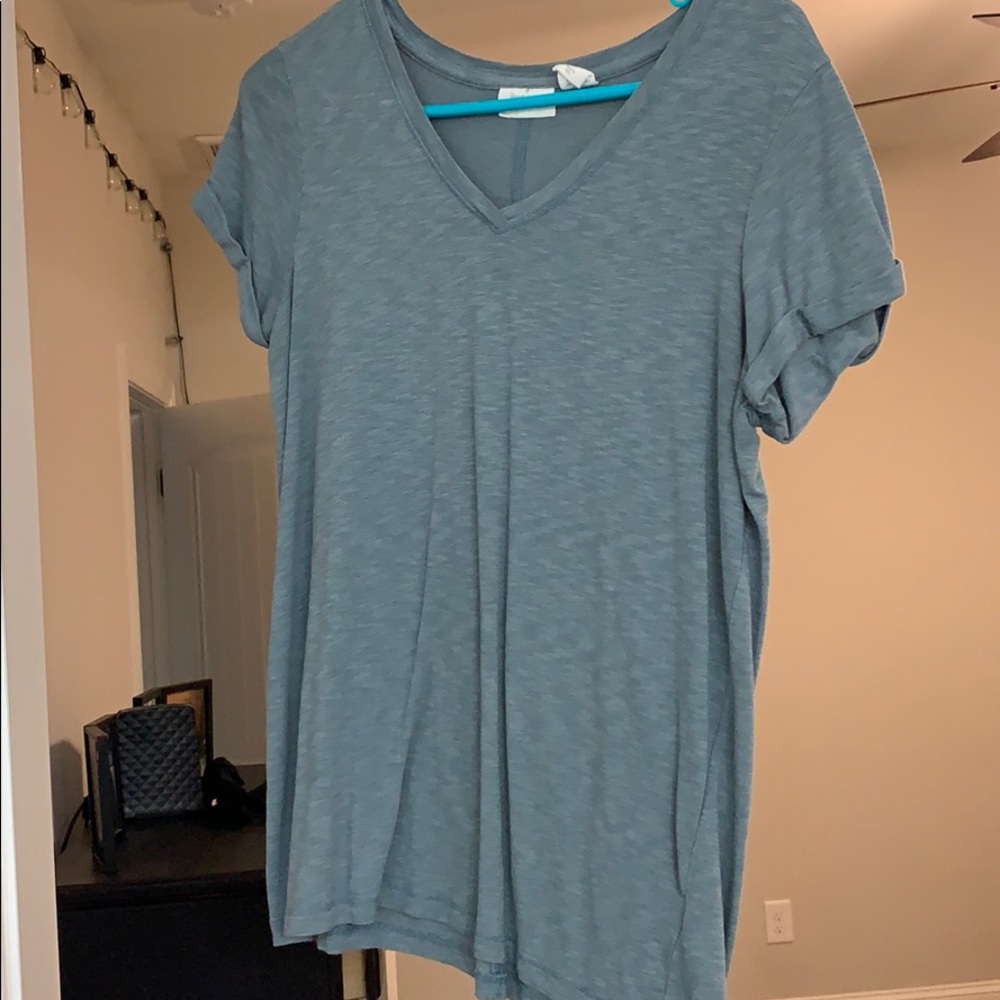 blue tshirt